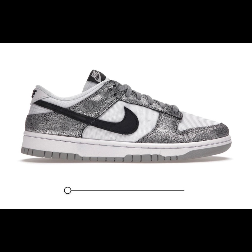 Nike Dunk Low
Golden Gals Metallic Silver (W)